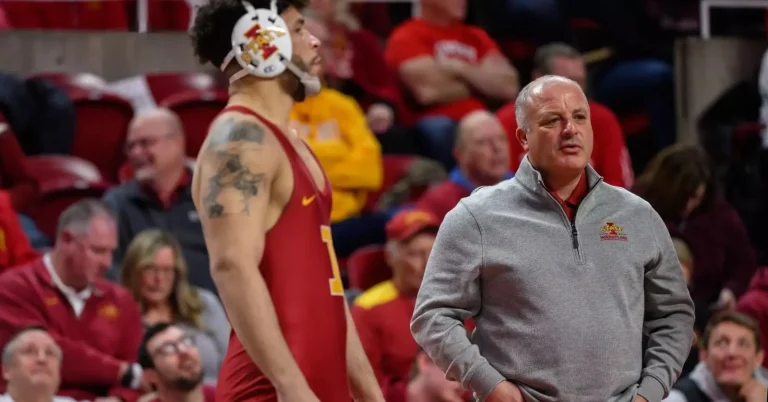 Villaescusa named head women’s wrestling coach at Dubuque
